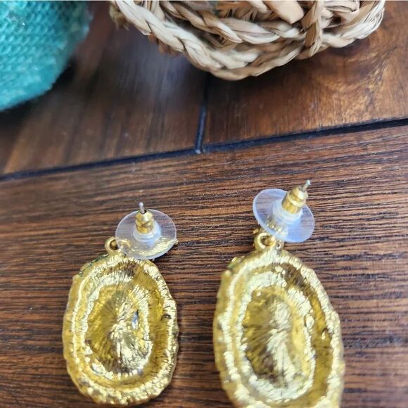 🦃50% OFF $20🦃Red Oval Crystal Shaped Earrings With Push Back - Picture 7 of 8